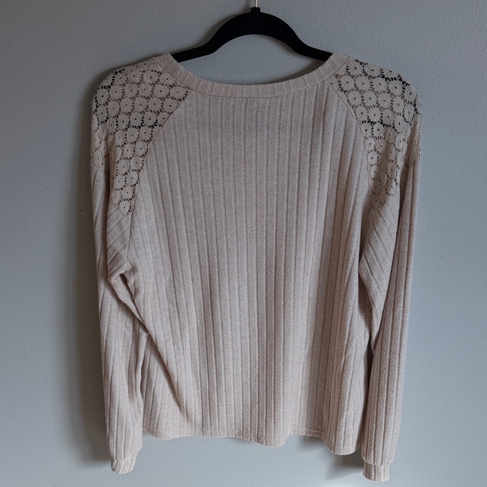 Elegant Beige Women's Sweater with Lace Detail - Picture 5 of 7